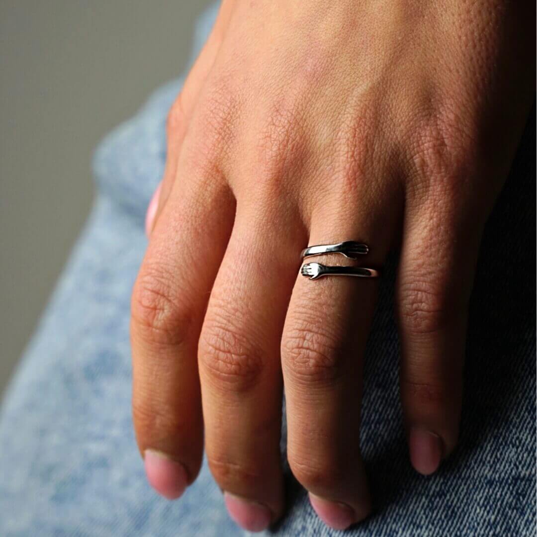 Hug Ring - Solid Gold